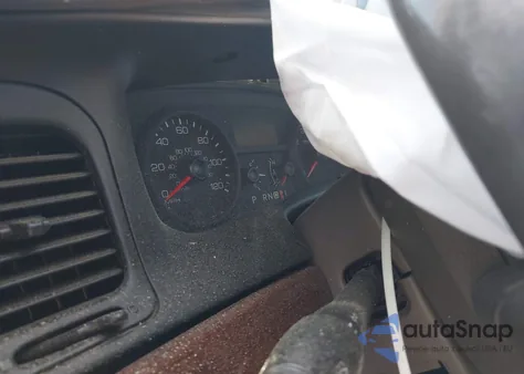 2011 Ford Crown Victoria Lx z USA, uszkodzony, nr VIN 2FABP7EV7BX174675